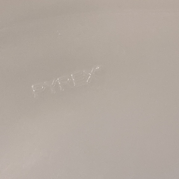 Pyrex 1970s Made in England Pyrex. Brown floral vine in white - Picture 8 of 11